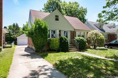 32 Croyden, New Hyde Park, NY 11040 - Photo 1