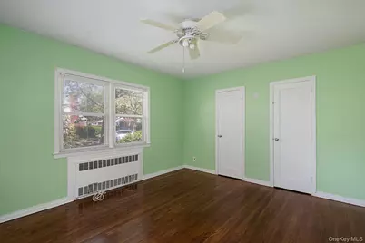 32 Croyden, New Hyde Park, NY 11040 - Photo 15