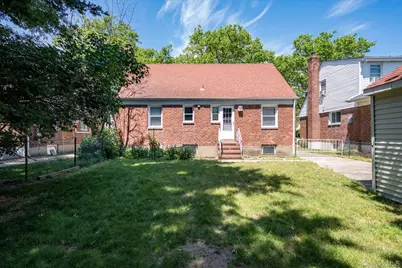 32 Croyden, New Hyde Park, NY 11040 - Photo 29