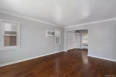 32 Croyden, New Hyde Park, NY 11040 - Photo 3