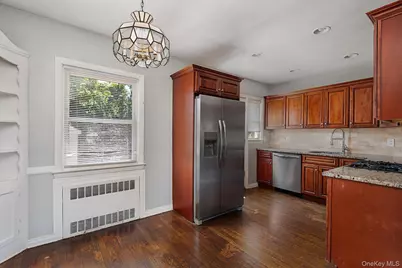 32 Croyden, New Hyde Park, NY 11040 - Photo 9
