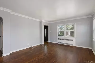 32 Croyden, New Hyde Park, NY 11040 - Photo 5