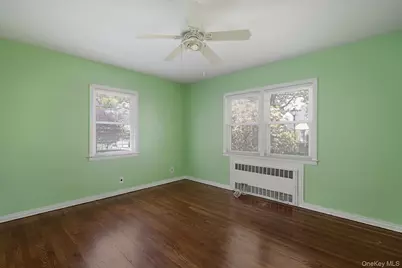 32 Croyden, New Hyde Park, NY 11040 - Photo 13