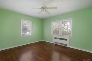 32 Croyden, New Hyde Park, NY 11040 - Photo 13