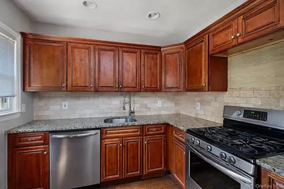32 Croyden, New Hyde Park, NY 11040 - Photo 11