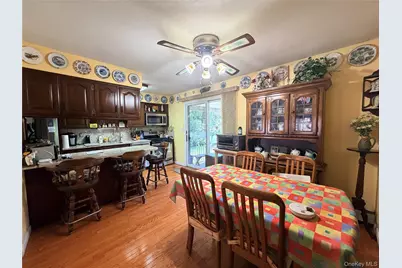 381 N Monroe Avenue, Lindenhurst, NY 11757 - Photo 13
