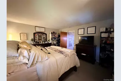 381 N Monroe Avenue, Lindenhurst, NY 11757 - Photo 33