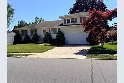 381 N Monroe Avenue, Lindenhurst, NY 11757 - Photo 3