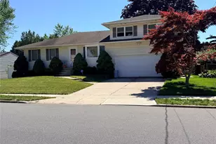 381 N Monroe Ave, Lindenhurst, NY 11757 - Photo 3