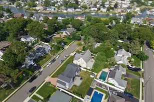 28 Red Oak Pl, Massapequa, NY 11758 - Photo 33