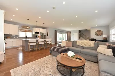 28 Red Oak Place, Massapequa, NY 11758 - Photo 13