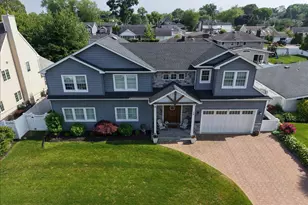 28 Red Oak Pl, Massapequa, NY 11758 - Photo 3