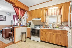 800 Oakwood Dr, Peekskill, NY 10566 - Photo 15