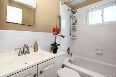 530 Coolidge Avenue, Rockville Centre, NY 11570 - Photo 15