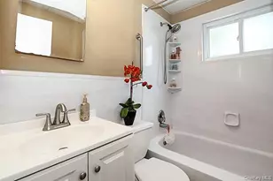 530 Coolidge Ave, Rockville Centre, NY 11570 - Photo 15