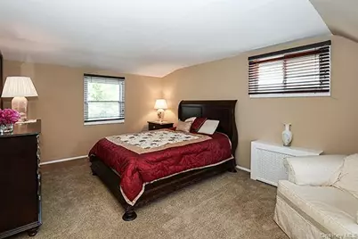 530 Coolidge Avenue, Rockville Centre, NY 11570 - Photo 11