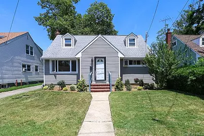 530 Coolidge Avenue, Rockville Centre, NY 11570 - Photo 1