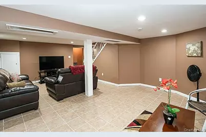 530 Coolidge Avenue, Rockville Centre, NY 11570 - Photo 19
