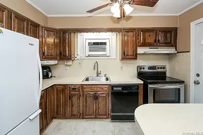 530 Coolidge Avenue, Rockville Centre, NY 11570 - Photo 7