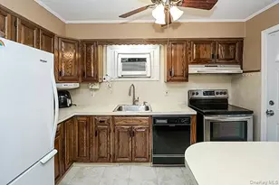 530 Coolidge Ave, Rockville Centre, NY 11570 - Photo 7