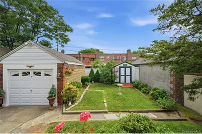 6033 69th Lane, Maspeth, NY 11378 - Photo 19