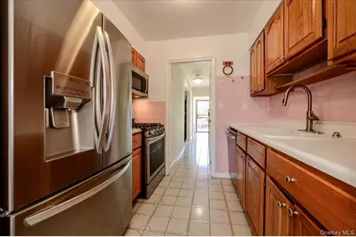 2368 Woodhull Avenue, Bronx, NY 10469 - Photo 11