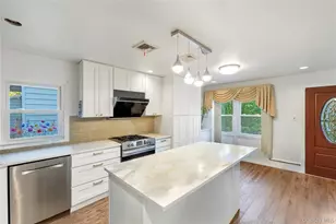 36 Richmond St, Syosset, NY 11791 - Photo 9