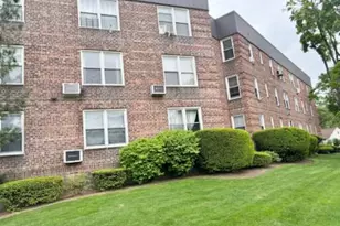 530 Dubois Ave, Valley Stream, NY 11581 - Photo 3