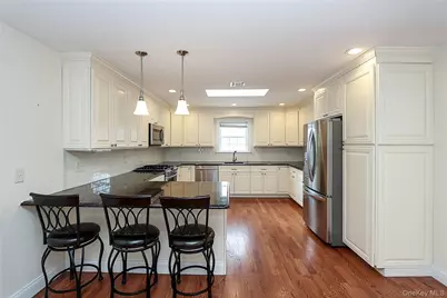 370 Rider Avenue, Patchogue, NY 11772 - Photo 7