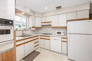 6 Center St, Hicksville, NY 11801 - Photo 5