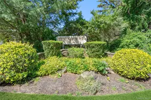 200 Lake Pointe Cir, Middle Island, NY 11953 - Photo 3