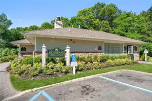 200 Lake Pointe Cir, Middle Island, NY 11953 - Photo 27