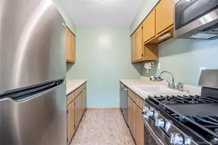 200 Lake Pointe Cir, Middle Island, NY 11953 - Photo 19