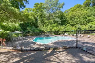 200 Lake Pointe Cir, Middle Island, NY 11953 - Photo 29