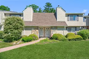 200 Lake Pointe Cir, Middle Island, NY 11953 - Photo 7