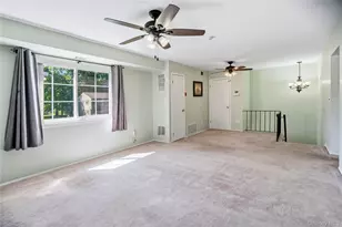 200 Lake Pointe Cir, Middle Island, NY 11953 - Photo 13