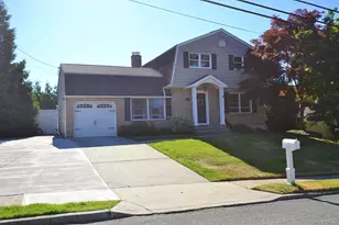 17 Wade Dr, Lake Grove, NY 11755 - Photo 3