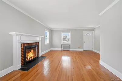 63 Andrew Street, Manhasset, NY 11030 - Photo 7