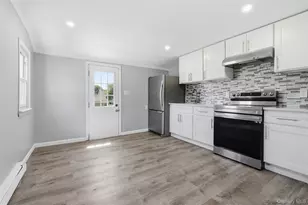 7 Penndale Dr, Amityville, NY 11701 - Photo 11