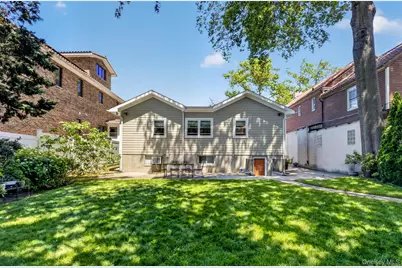 146-24 Bayside Avenue, Flushing, NY 11354 - Photo 27