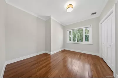 146-24 Bayside Avenue, Flushing, NY 11354 - Photo 17