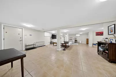 146-24 Bayside Avenue, Flushing, NY 11354 - Photo 23