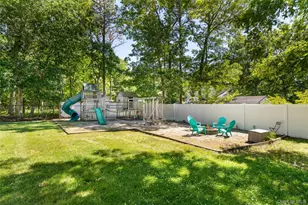 4 Redbud Ct, Middle Island, NY 11953 - Photo 33