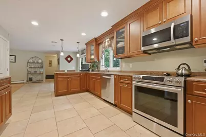32 Scenic Hills Drive, Ridge, NY 11961 - Photo 9