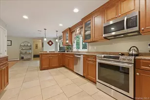 32 Scenic Hills Dr, Ridge, NY 11961 - Photo 9