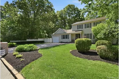 32 Scenic Hills Drive, Ridge, NY 11961 - Photo 5