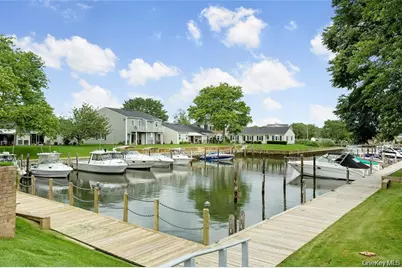 26 Harbor Road N, Amityville, NY 11701 - Photo 9