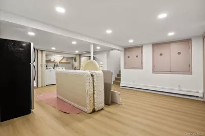228 Robby Lane, Manhasset Hills, NY 11040 - Photo 19