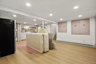 228 Robby Ln, Manhasset Hills, NY 11040 - Photo 19
