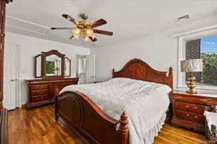 228 Robby Ln, Manhasset Hills, NY 11040 - Photo 15